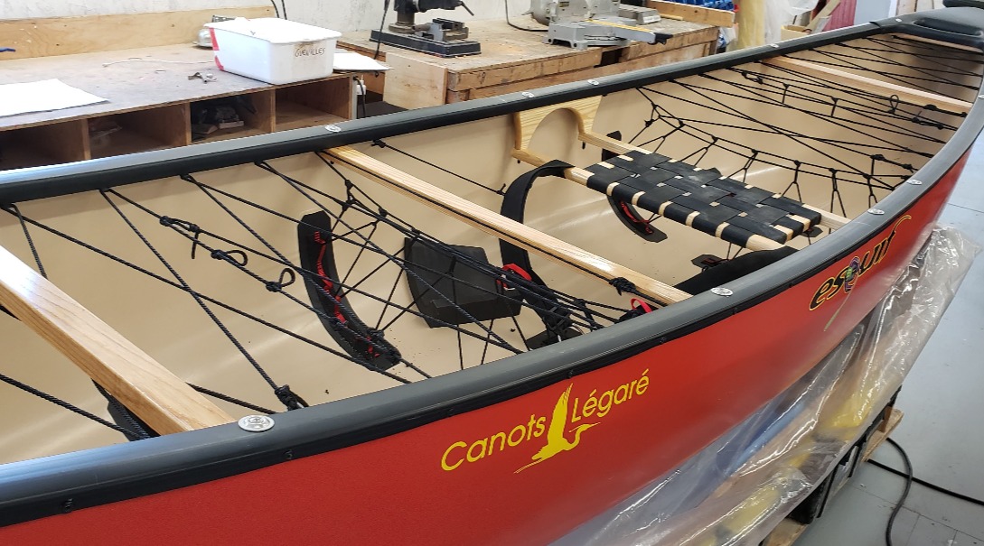 Canot solo monté pour l'eau vive avec banc et cages à ballons