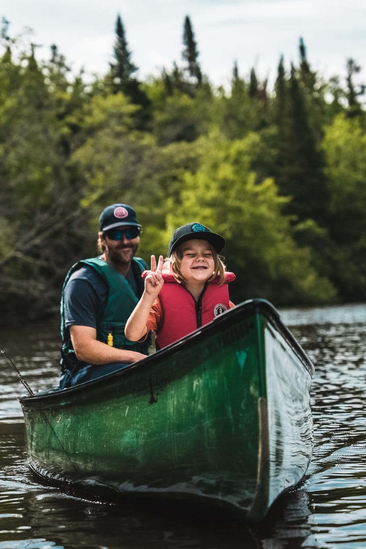 Père et fils à la pêche chez Canots Légaré