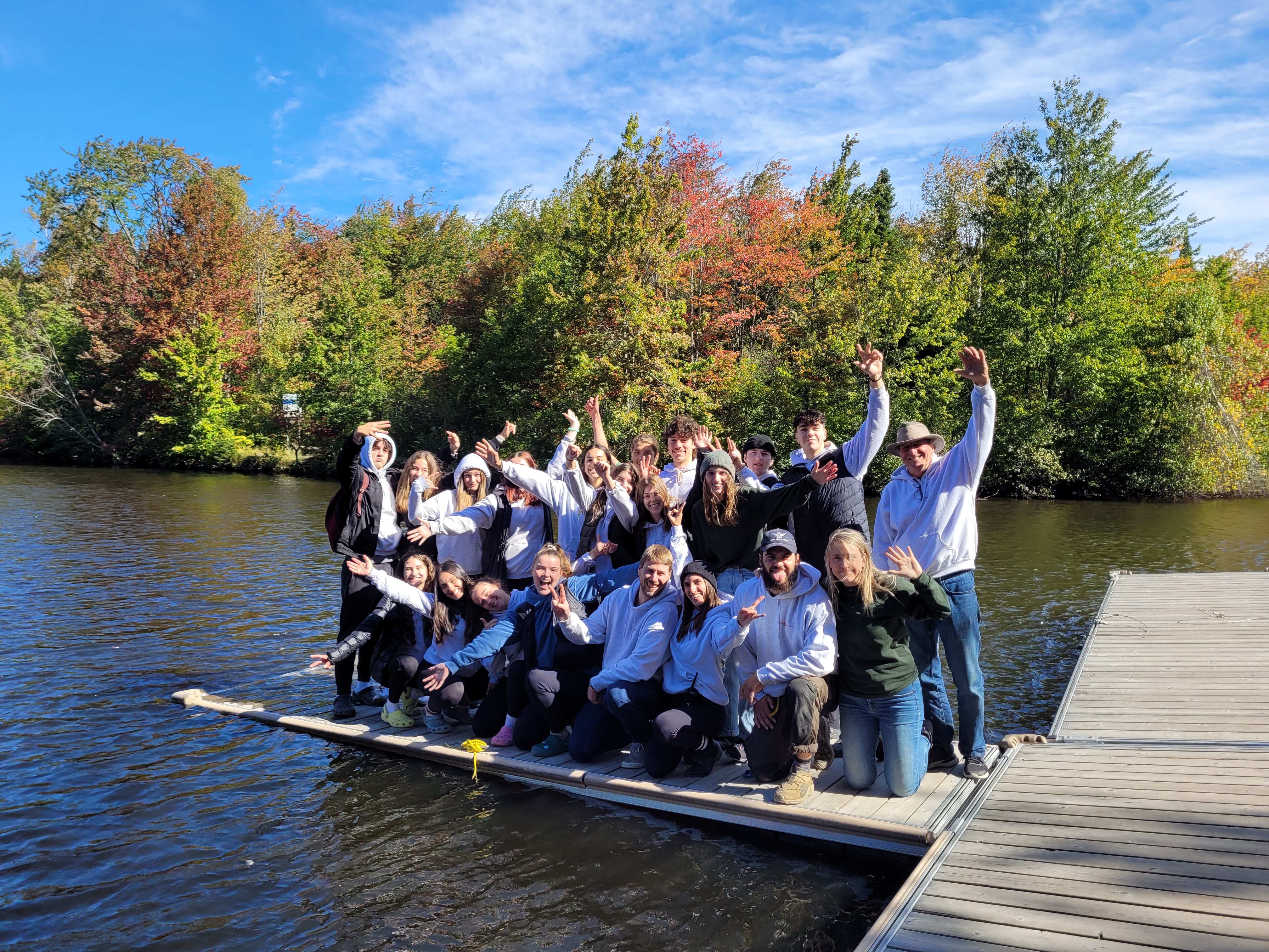 Équipe complète Canots Légaré sur le quai