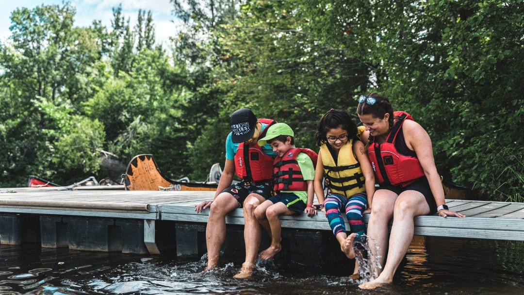 Famille chez Canots Légaré